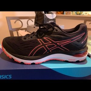 ASICS gel cumulus women’s 8.5 never worn